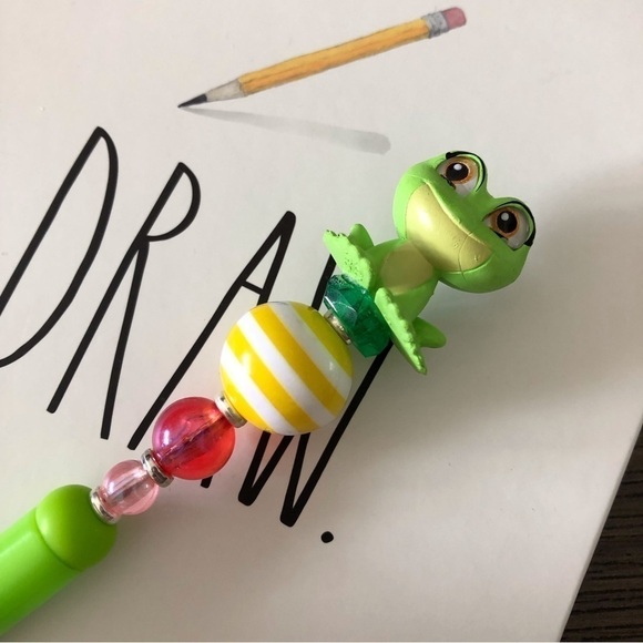 Disney doorables: The Princess and The Frog: Tiana as frog handmade beaded pen - Picture 1 of 3